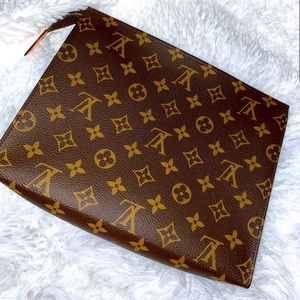 Louis Vuitton Toiletry 26